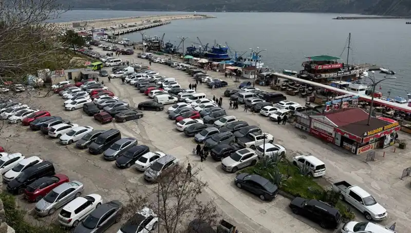 Bayramda Tatil Cenneti: 4 Günde 14 Bin 600 Araç İlçeye Girdi