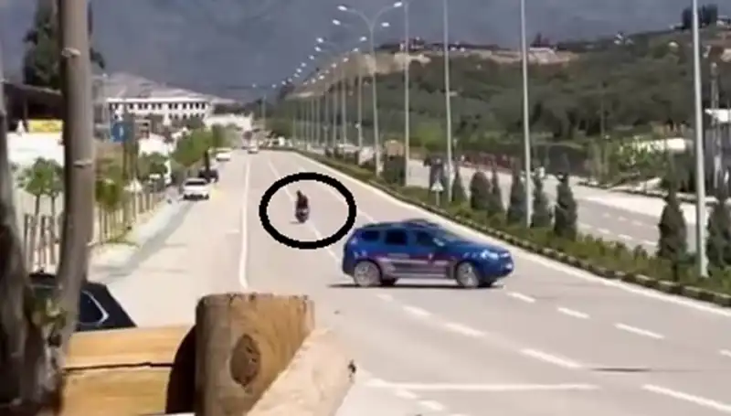 TikTok Videoları Gençleri Düşürdü: Sosyal Medyanın Cazibesi Tehlikeleri Beraberinde Getiriyor