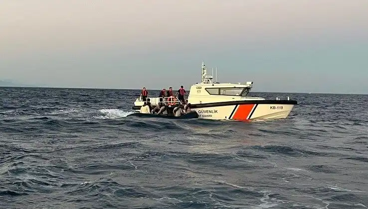 Ayvacık Açıklarında 17 Göçmen Kurtarıldı: Denizdeki Tehlikeli Yolculuk