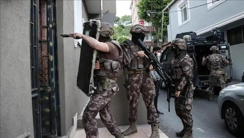 İstanbul’da DAEŞ Operasyonu: 20 Şüpheli Gözaltında!