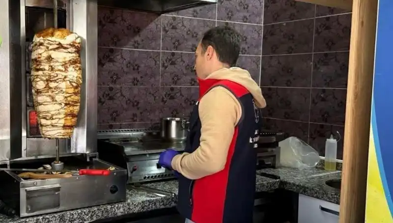 Tavuk Döner Alarmı: İşletmelere Baskınlar Sürüyor, Neler Oluyor?