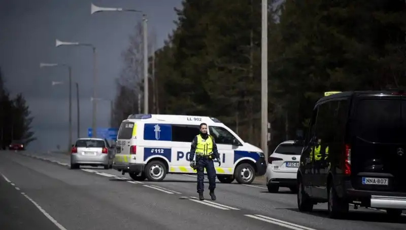 Finlandiya'da Okulda Bıçaklı Saldırı: 3 Öğrenci Yaralandı, Detaylar Şok Edici!