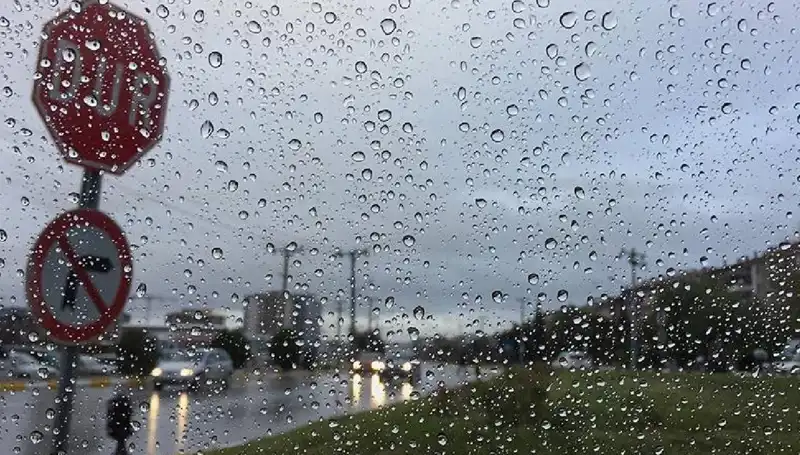 Meteoroloji 20 İli Uyardı: Sıcaklık Düşüyor, Sağanak Yağış Yolda!