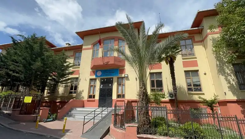 Deprem Sonrası Boşaltılan Okulların Akıbeti Merak Konusu Oldu