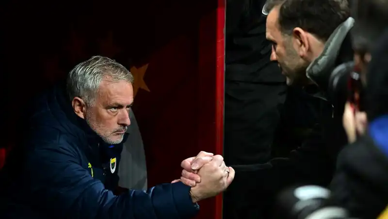 Derbi Heyecanı: Mourinho ve Buruk 3. Kez Karşılaşıyor!