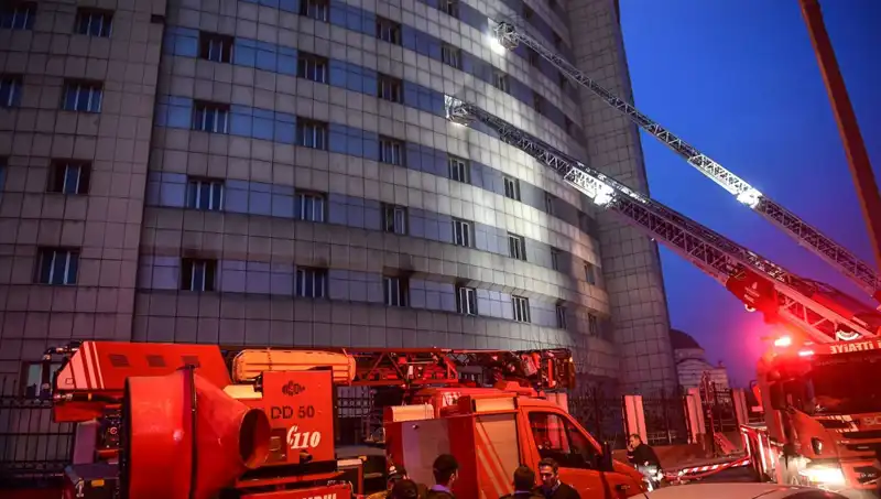 Yüksek Katlı Binalarda Yangın Tehlikesi: İtfaiyeciler Uyarıyor!