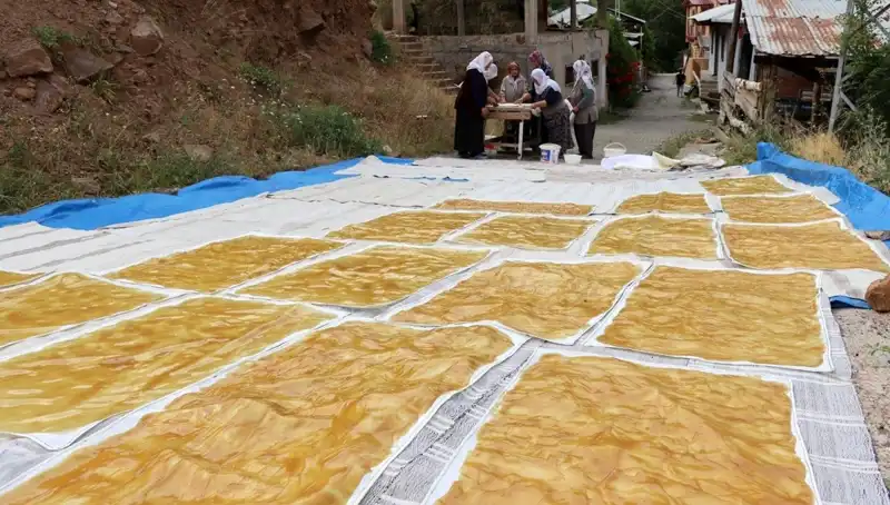Kışa Özel: Dev Kazanlarda Odun Ateşiyle Hazırlanan Geleneksel Yemekler