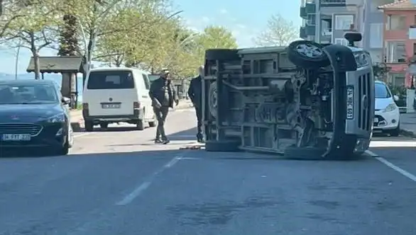 Otomobile Çarpan Araç Yan Yattı, Olay Anı Kameralara Yansıdı!