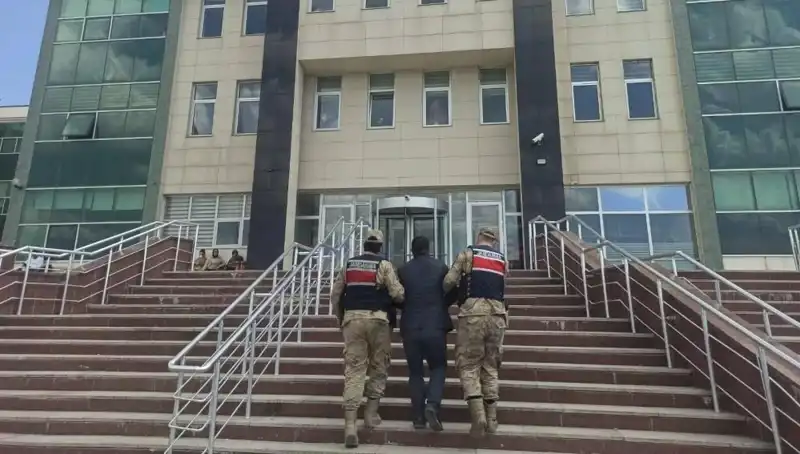 Hapis Cezasıyla Aranan Şahıs, Gizlendiği Yerle Yakalandı!