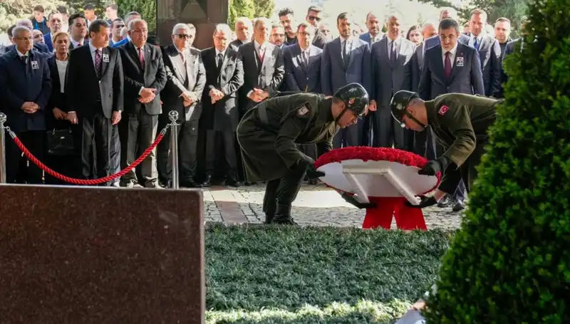 8. Cumhurbaşkanı Turgut Özal, Mezarı Başında Anıldı - Anma Töreninde Duygu Dolu Anlar