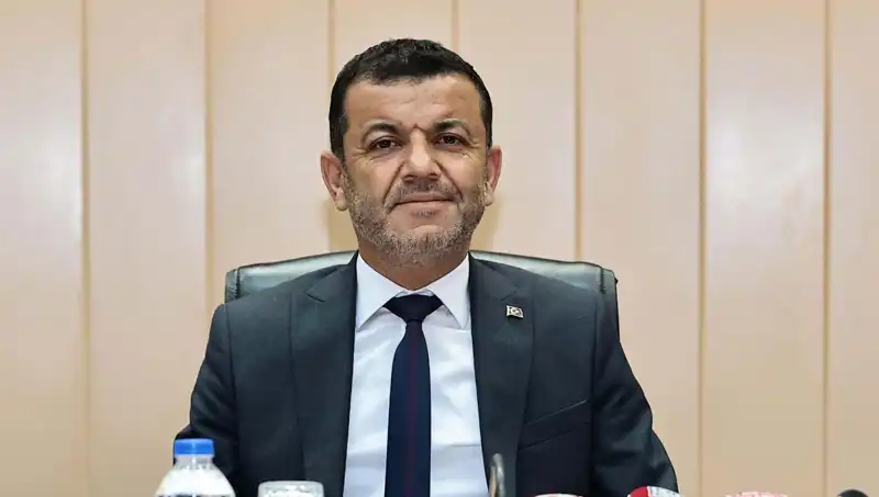 Bülent Nuri Çavuşoğlu: CHP'nin Yeni Kurultay Başkanının Hayatı ve Başarıları