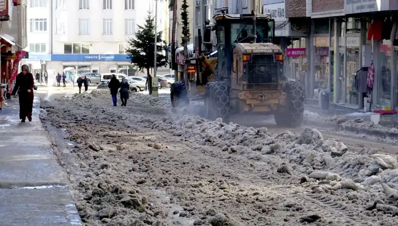 Sarıkamış’ta kış sezonu hazırlıkları: Kar ve buz temizleme çalışmaları başladı