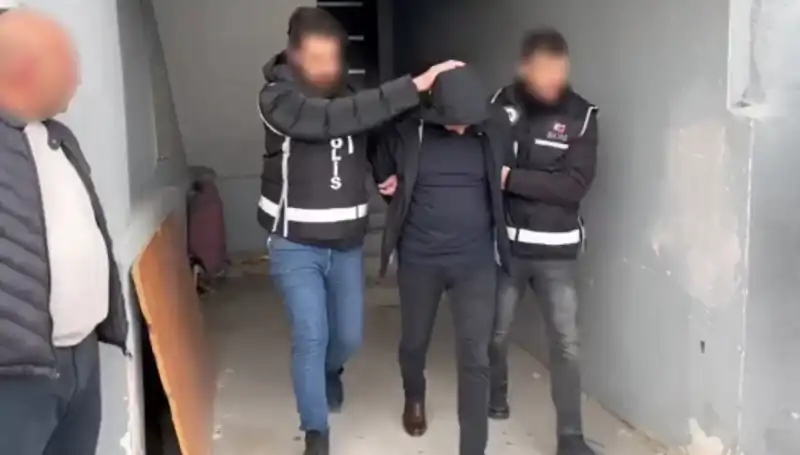 Dört İlde Dört Çeteye Eş Zamanlı Operasyon! Silah ve El Bombaları Ele Geçirildi