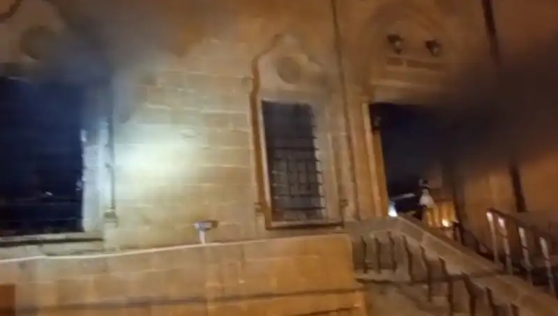 Mardin’de Cami Yangını: Mahalle Halkı İhmal ve Kayıplarla Yüzleşiyor