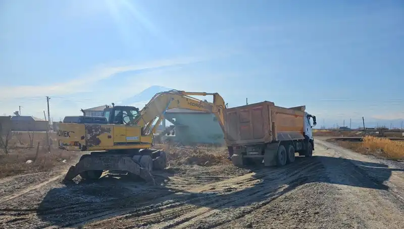 Iğdır'da Güvenlik Önlemleri İçin 179 Metruk Yapı Yıkıldı