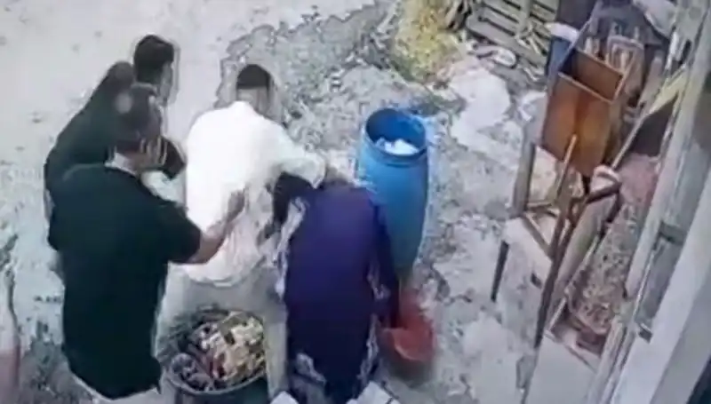 Başakşehir’de Baba ve Oğulun Eylemi: Bidon Tartışması Büyüdü, Kadın Darbedildi