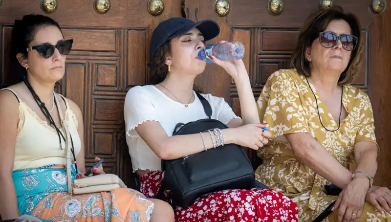 Türkiye'nin 23 İlinde Sıcaklık Rekorları Kırıldı: 40 Dereceyi Aştı!