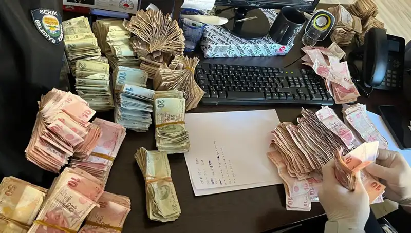 Eşyalardan Zengin Çıkan Dilenci: Sokakta Bulunan Para Gözleri Kamaştırdı