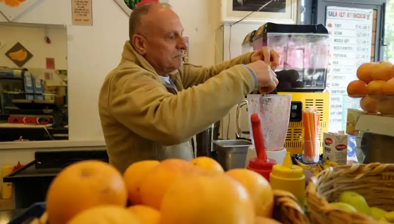 Yaz Kış Sahip Olunması Gereken Doğal Şifa: Süt, Pekmez ve Fıstık Karışımı