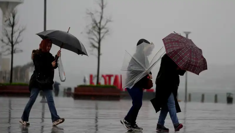 İstanbullular Dikkat! Yarın Güçlü Sağanak ve Fırtına Bekleniyor