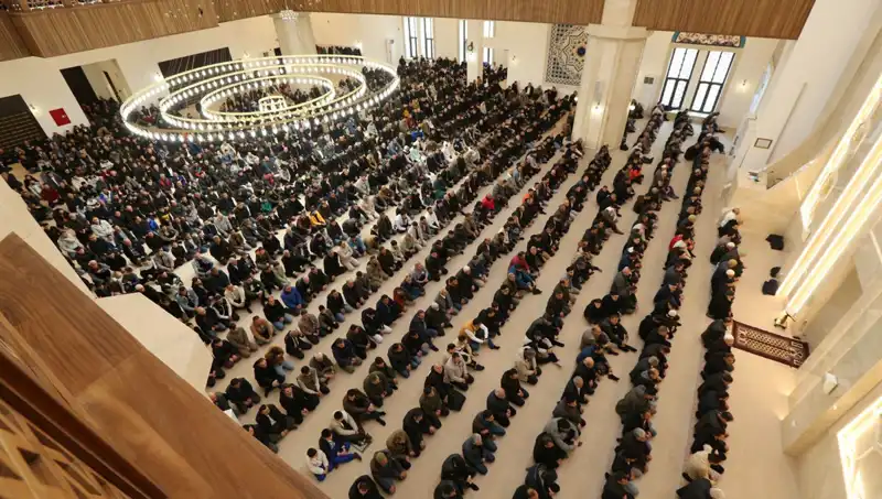 Cuma Namazı Saatleri: 4 Nisan 2025'te İstanbul, Ankara, İzmir ve Diğer Şehirlerde Kılınacak
