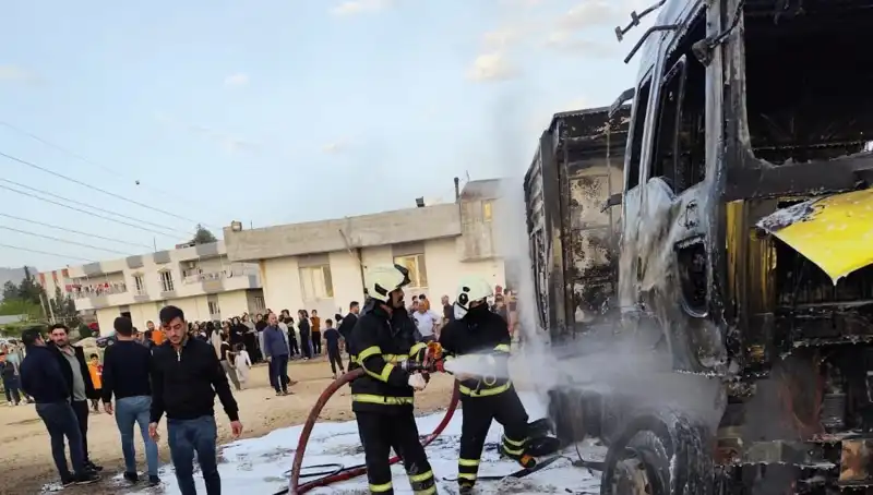 Park Halindeki İki TIR'da Yangın: Olayın Ardındaki Sebepler ve Sonuçlar