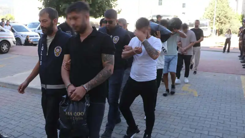 Türkiye'de Sahte Escort İlanlarıyla 12 Milyon Liralık Ortak Dolandırıcılık Çetesi Yakalandı