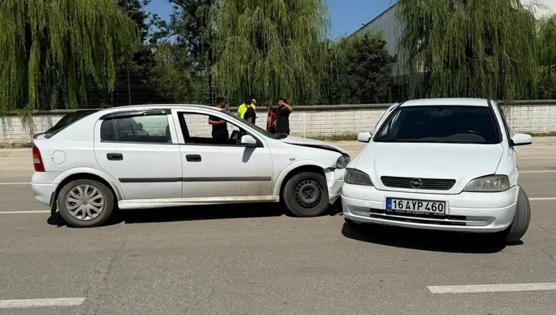 İki Otomobilin Çarpıştığı Kazada 2 Kişi Yaralandı!