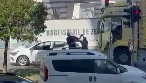 İstanbul Trafiğinde Çekiçli Dehşet: Olayın Ayrıntıları ve Sonrası