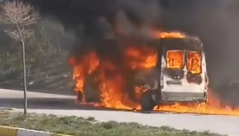 Havalimanı Personel Servisi Alevlere Yenik Düştü: Olayın Detayları
