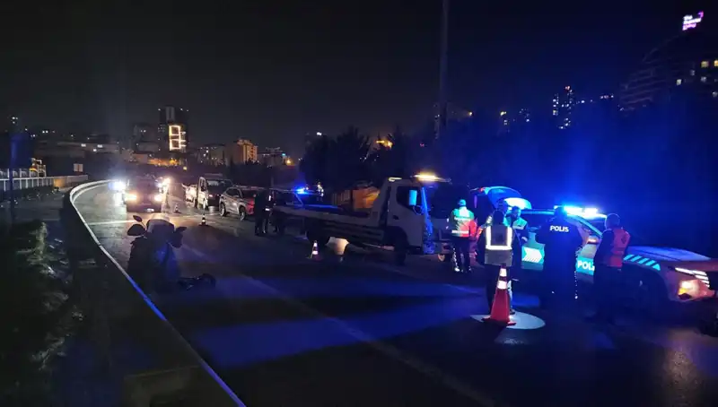 TEM Otoyolu'nda Şok Eden Kaza: Yatan Kişi Metrelerce Sürüklenerek Hayatta Kaldı!
