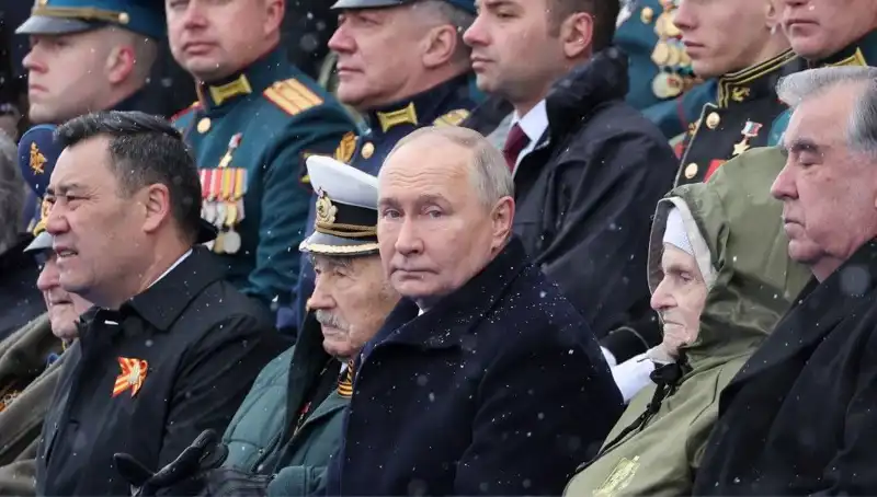 Rusya'nın Yeni Askeri Hamlesi: Putin'den Kritik Stratejik Genişleme Çağrısı