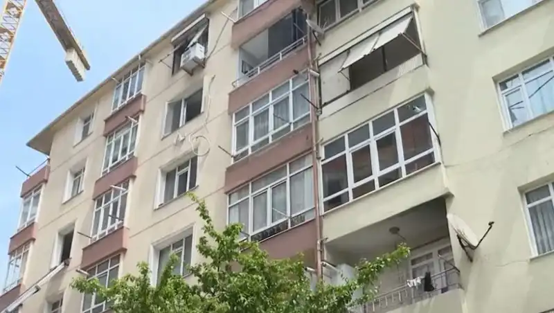 İstanbul'da Kolon Patlaması: 96 Daireli Sitede Acil Tahliye Uygulaması