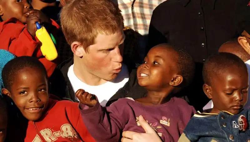 Prens Harry, 20 Yıldır Kendi Kurduğu Afrika Hayır Kurumundan Neden Ayrıldı?