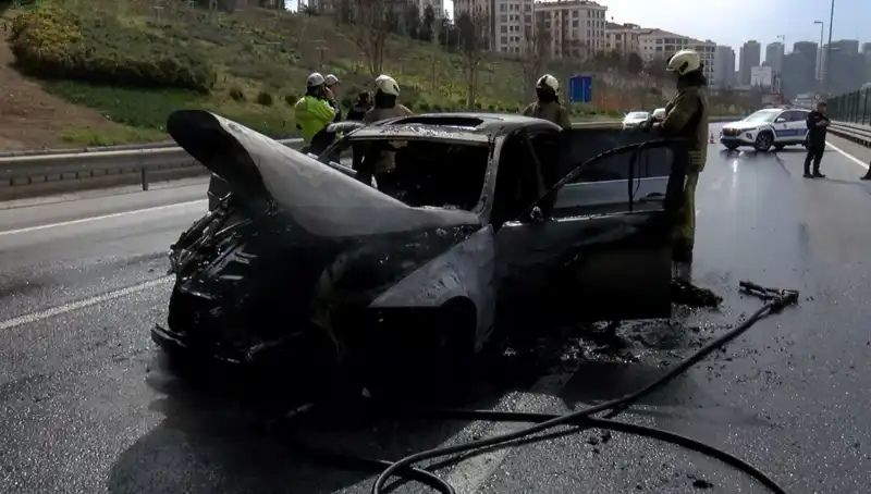 Beklenmedik Yangın: Otomobil Alev Alev Yandı, Küle Döndü