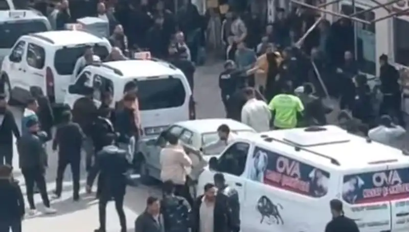 Erciş'te Taşlı Sopalı Kavga: 7 Kişi Gözaltında!