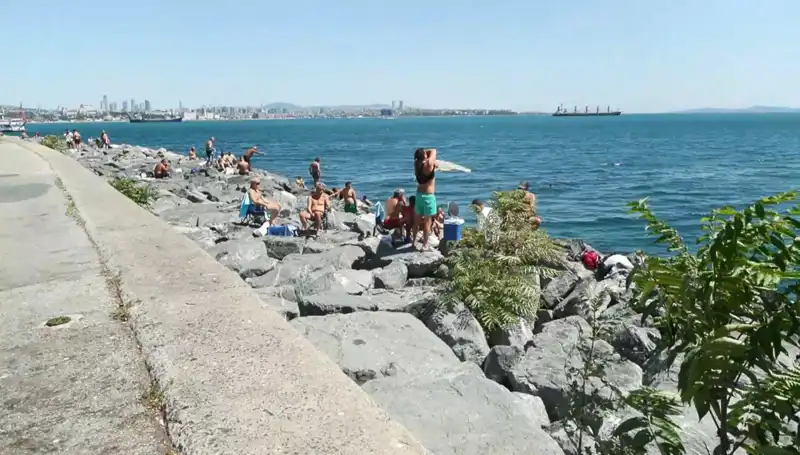 İstanbul'un Sıcak Günlerinde Sahil Keyfi: Hava Yeniden Isındı!