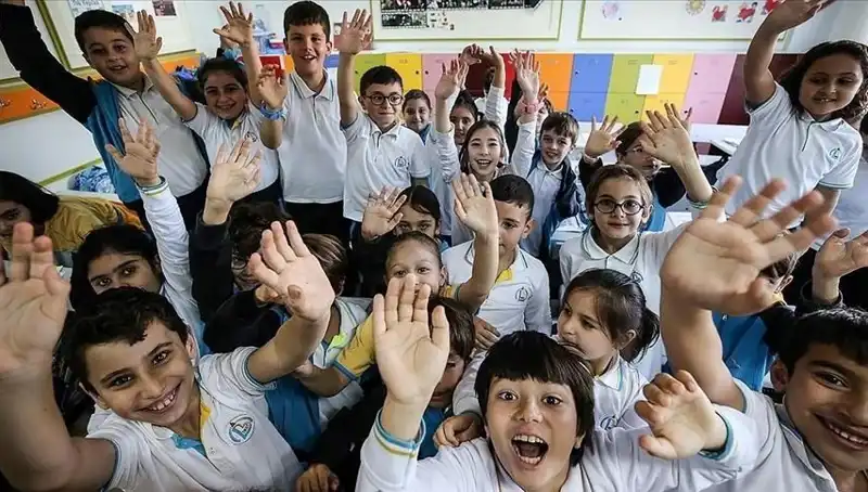 9 Günlük Tatil Sonrası Okullar Açılıyor: Öğrencileri Neler Bekliyor?