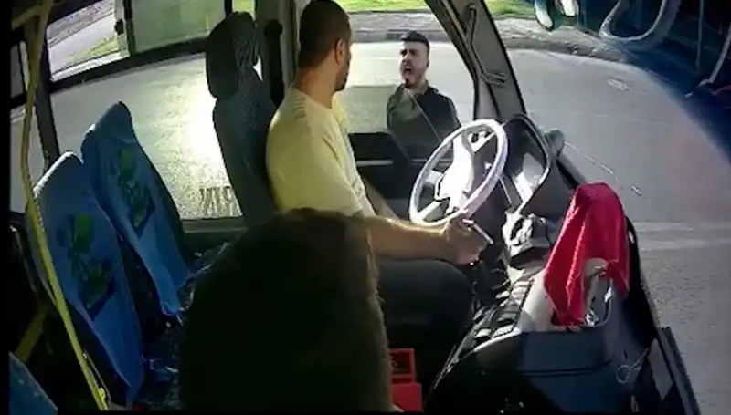 Antalya'da Bıçakla Otobüs Şoförünü Yaralayan Zanlı, Polisi Şaşırttı